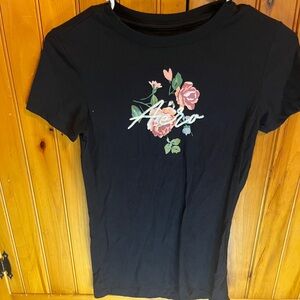 AEROPOSTALE Black T-shirt with flowers Small